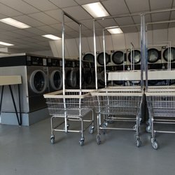 Florida Laundry - This is the most modern, newest machines, and cleanest laundromat in Durango.  Lots of large washers too which are needed!