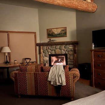 Weasku Inn Historic Resort - King cabin - Hotels Near Me - Grants Pass, Oregon