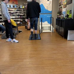 Fleet Feet Pittsburgh - South Hills - Getting some foot info