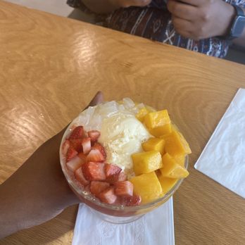 Mango Mango Desserts - A5. Strawberry Mango Juice Sago Lychee Jelly with Mango Ice Cream - Desserts Near Me - Cherry Hill, New Jersey