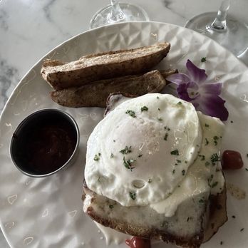 Commelfo Restaurant - Croque madame with over easy egg - Modern European Near Me - Miramar Beach, Florida Commelfo Restaurant - Croque madame with over easy egg - Modern European Near Me - Miramar Beach, Florida
