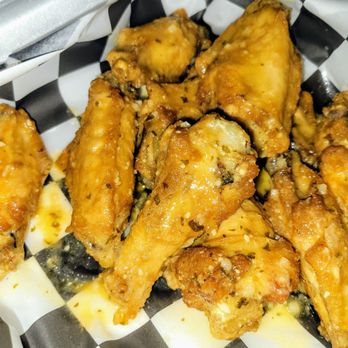 ITAM 39 - Garlic Parmesan wings - Sports Bars Near Me - Girard, Ohio ITAM 39 - Garlic Parmesan wings - Sports Bars Near Me - Girard, Ohio