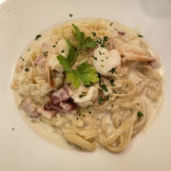 Lola Restaurant & Grill - Fettuccine Carbonara - Argentine Near Me - Miami Beach, Florida Lola Restaurant & Grill - Fettuccine Carbonara - Argentine Near Me - Miami Beach, Florida