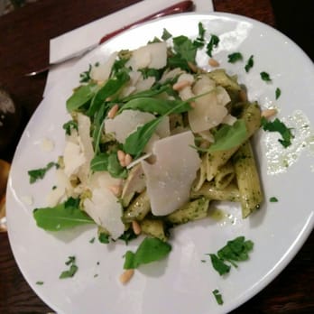 Paolo's - Pasta del día, con pesto y pollo - Italian Near Me - Helsingborg, M