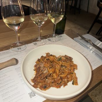 Sixty Vines - Las Olas - Pork Papparedlle and wine flight - Wine Bars Near Me - Fort Lauderdale, Florida Sixty Vines - Las Olas - Pork Papparedlle and wine flight - Wine Bars Near Me - Fort Lauderdale, Florida