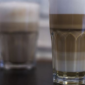 Dennys - La nouveauté le Chaï latte et son cousin le latte aromatisé (vanille, caramel,noisette,...) - Coffee & Tea Near Me - Toulouse, 31