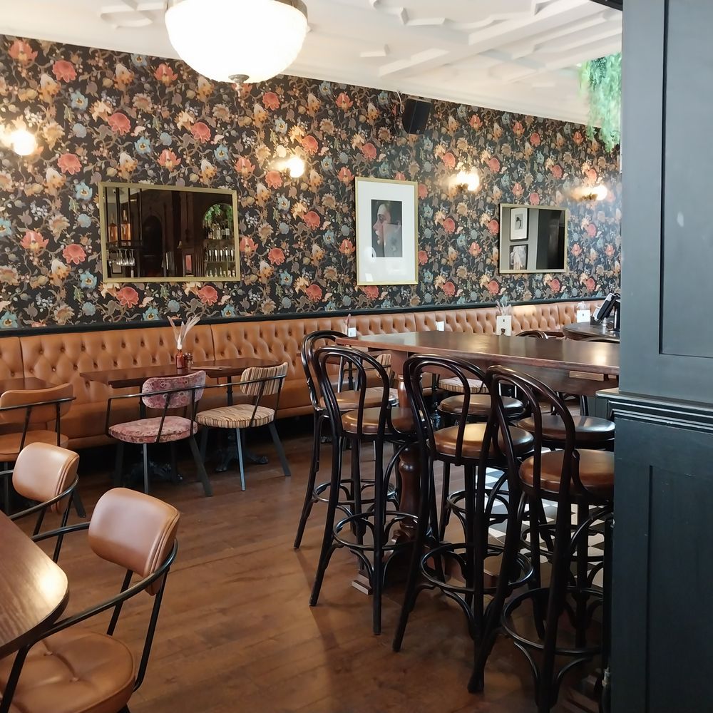 Lillie Langtry - Bistro - Pubs Near Me - London, XGL Lillie Langtry - Bistro - Pubs Near Me - London, XGL