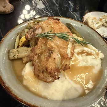 Blackwall Barn & Lodge - Red Brick Chicken - Seafood Near Me - Columbia, Maryland