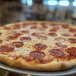 Avellinos - Pepperoni pizza