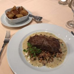Restaurant Alt Lohbrügger Hof - Frische Pfifferlinge mit Rumpsteak und Bratkartoffeln