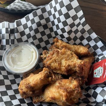 Brew City Burgers - Dry Rub Chicken Wings with the perfect crisp. Not shown: the generous amount of flavor / seasoning on the other side of the wings ‍ - Burgers Near Me - Gilroy, California