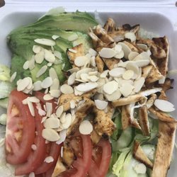 MI PUEBLO RESTAURANT & BAKERY 1 - Ensalada verde con pollo
