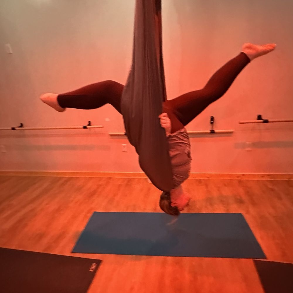 Aerial Yoga shoulder stand Aerial Yoga shoulder stand