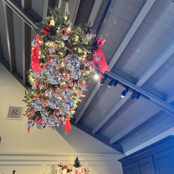 Francis Ford Coppola Winery - Xmas chandelier - Wineries Near Me - Geyserville, California Francis Ford Coppola Winery - Xmas chandelier - Wineries Near Me - Geyserville, California