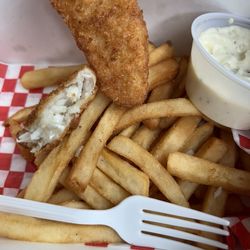 Chevron - Fish n chips with tarter yummy!