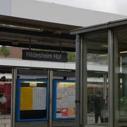 Hildesheim Hauptbahnhof - A gekommen...