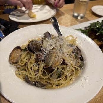 Scoma's Restaurant - linguini con vongole - Seafood Near Me - San Francisco, California Scoma's Restaurant - linguini con vongole - Seafood Near Me - San Francisco, California