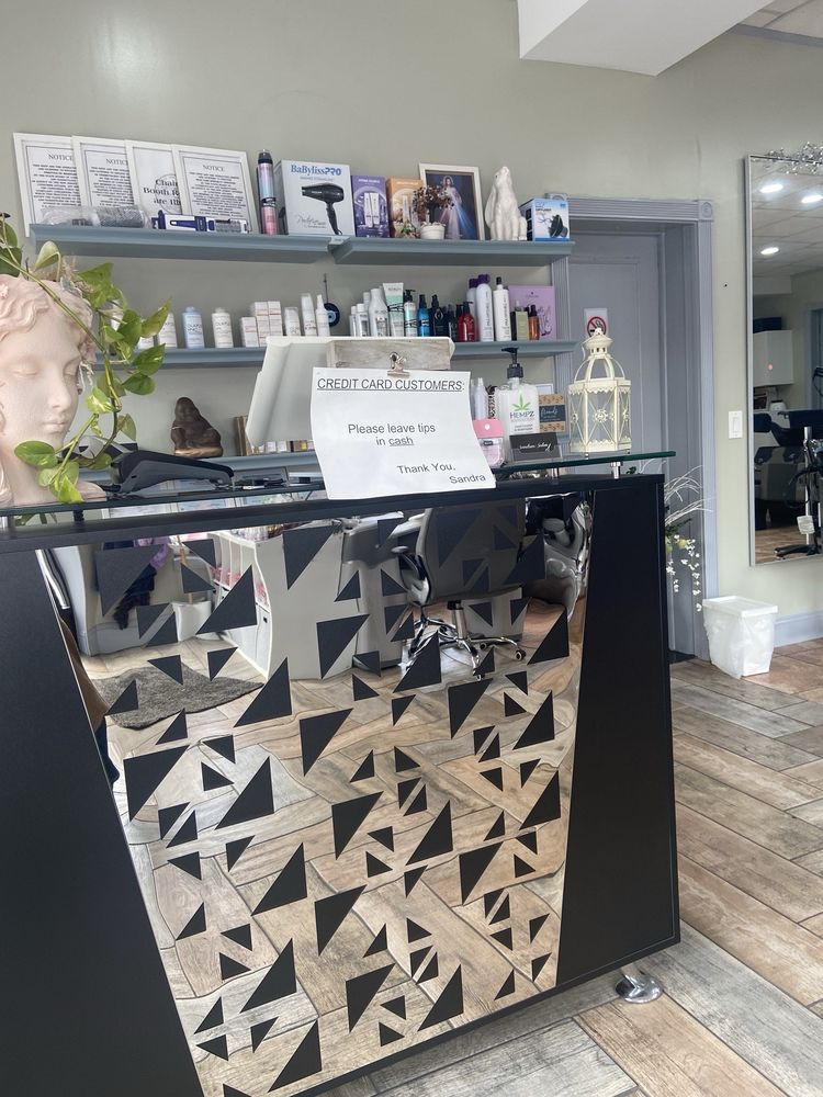 Sandra’s Salon Logo