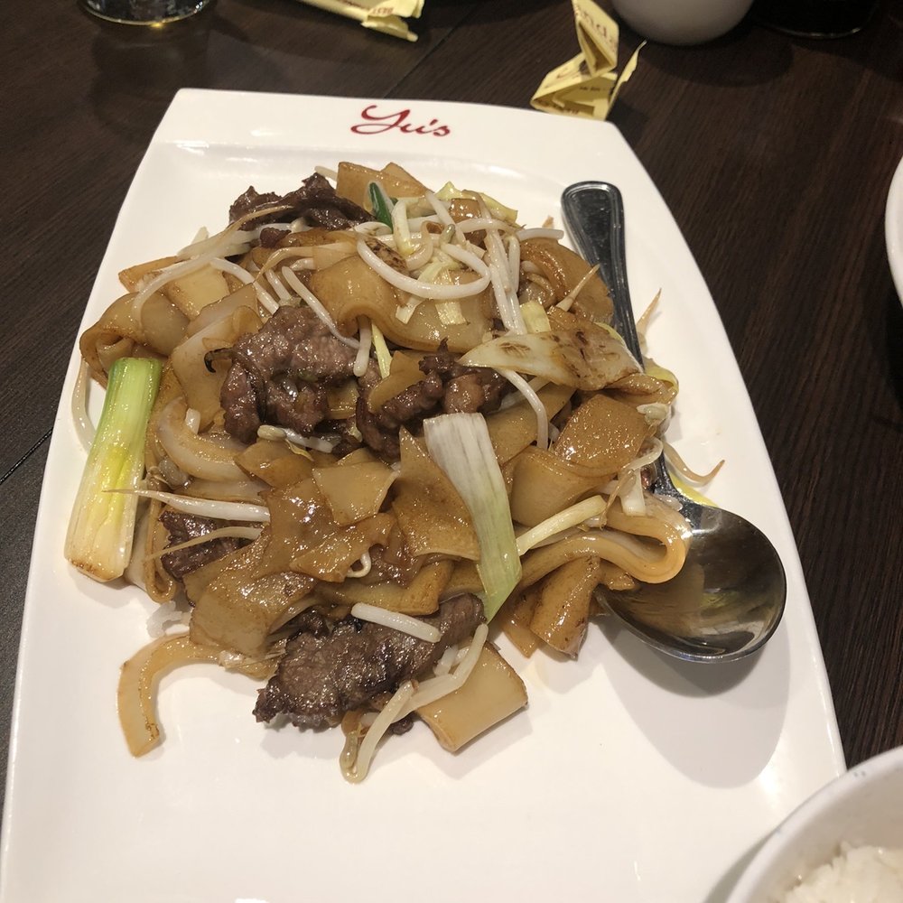 Yu's Mandarin - Beef with flat rice noodles - Chinese Near Me - Wheeling, Illinois Yu's Mandarin - Beef with flat rice noodles - Chinese Near Me - Wheeling, Illinois