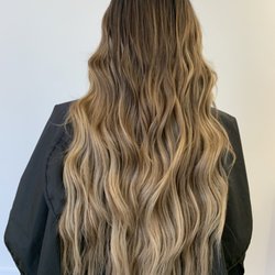 Delaney Dip Hair - Two rows of hand-tied extensions and dimensional blonde