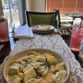 Willies Pasta Shop - Table view - Italian Near Me - Reno, Nevada