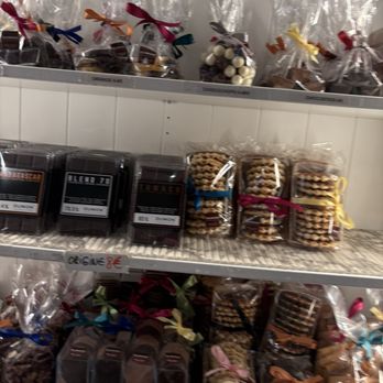 Dumon Chocolatier - Chocolatiers & Shops Near Me - Bruges, VWV Dumon Chocolatier - Chocolatiers & Shops Near Me - Bruges, VWV