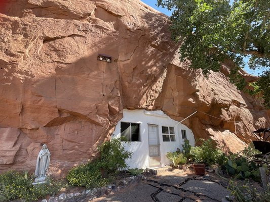 Hole 'N' The Rock by null