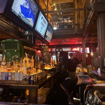 Jason Aldean's Kitchen + Rooftop Bar - Bar area - Beer Bar Near Me - Nashville, Tennessee