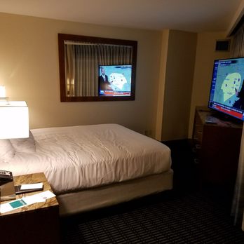 Hyatt Regency Baltimore Inner Harbor - Tiny room - Hotels Near Me - Baltimore, Maryland