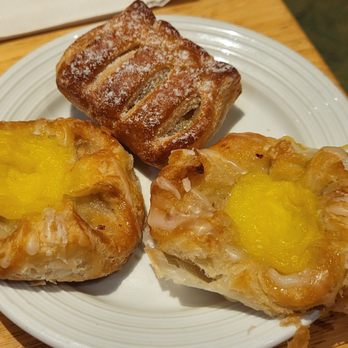 Koko At Kalia - Notice da mini Custard Danish & da mini Apple Turnover? - Buffets Near Me - Honolulu, Hawaii Koko At Kalia - Notice da mini Custard Danish & da mini Apple Turnover? - Buffets Near Me - Honolulu, Hawaii