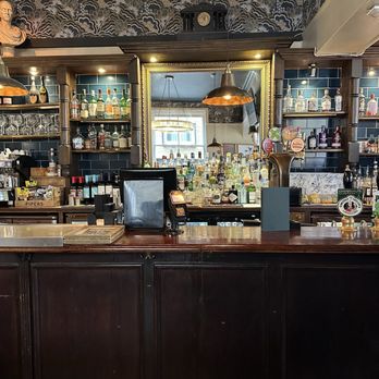 The Queen's Arms - Bar - Pubs Near Me - London, XGL The Queen's Arms - Bar - Pubs Near Me - London, XGL