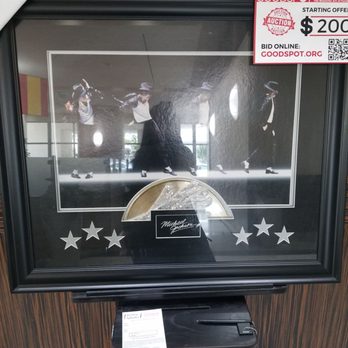 Delicias de Espana 3 - Michael Jackson glove and picture up for bidding - Spanish Near Me - Miami, Florida