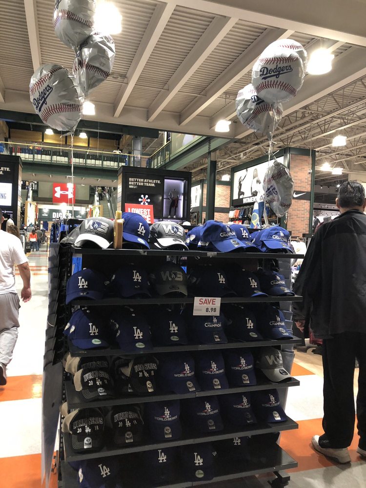 DICK’S SPORTING GOODS 189 Photos & 273 Reviews Sports Wear 435 Los Cerritos Ctr, Cerritos