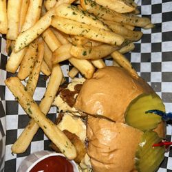 George & Walts Grill - Chicken sandwich