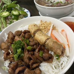 Noodles with grilled pork Noodles with grilled pork