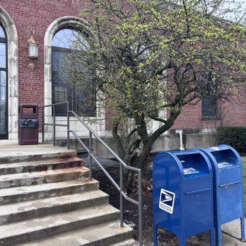 US Post Office - Buds on the trees - Post Offices Near Me - Elmhurst, Illinois
