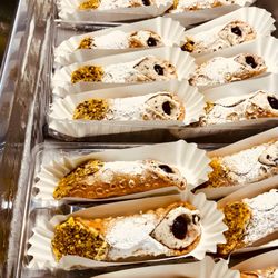 Lasagna Con Amore - Cannoli Siciliani