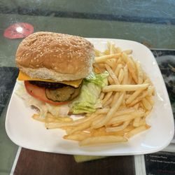 Sazon Oaxaqueño - Amburgesa con papas y soda 12.99