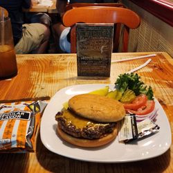 Goat Lips Chew & Brewhouse - Cheeseburger and Chips