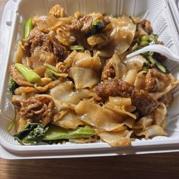 Pad See Ew with mock meat. Pad See Ew with mock meat.