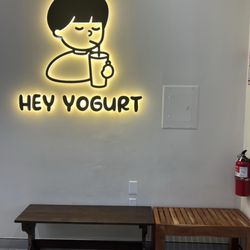 Hey Yogurt - Bench seating