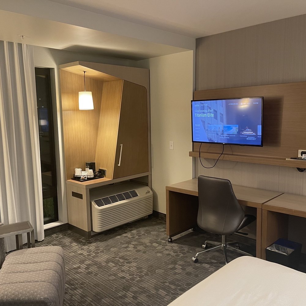 Courtyard by Marriott Portland East - King suite room overview photos - Hotels Near Me - Portland, Oregon Courtyard by Marriott Portland East - King suite room overview photos - Hotels Near Me - Portland, Oregon