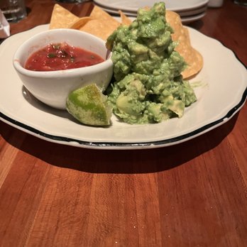 Houston's Restaurant - Guacamole - New American Near Me - Boca Raton, Florida