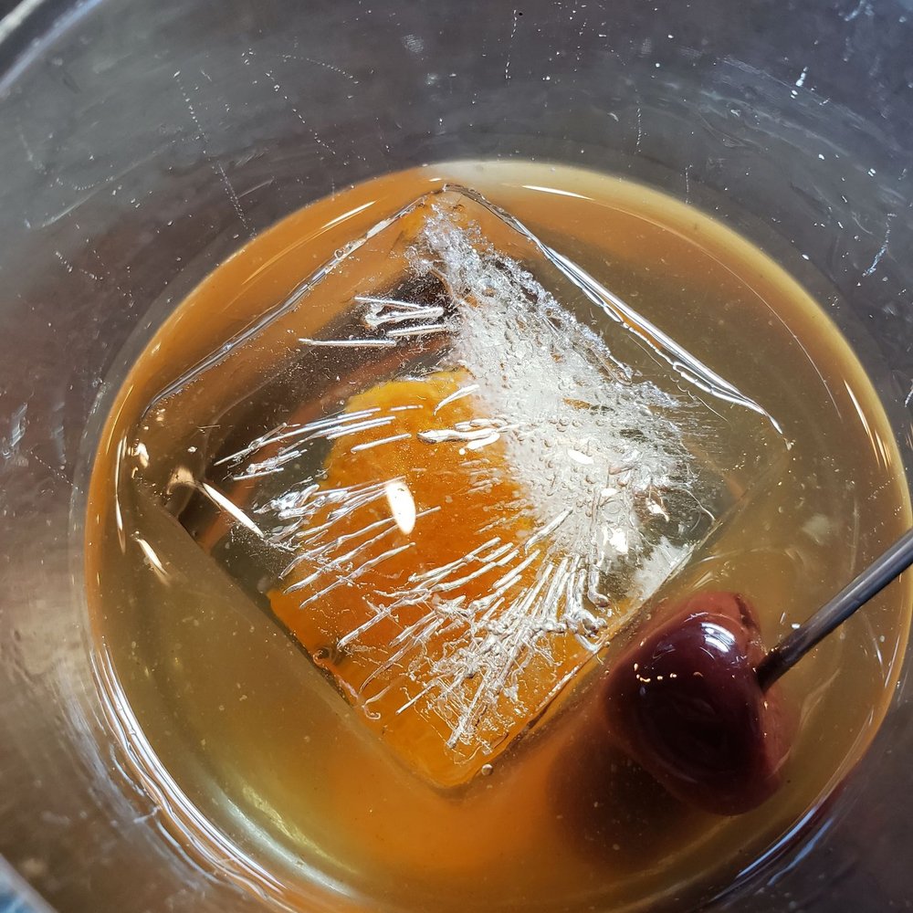 Anne Bonny: Barrel-aged Rum, vanilla simple, orange peel, Embitterment Liquid Gold, rum soaked cherry Anne Bonny: Barrel-aged Rum, vanilla simple, orange peel, Embitterment Liquid Gold, rum soaked cherry