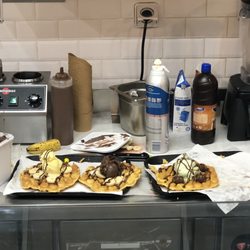 Mon Waffle - Ice cream fillings with banana