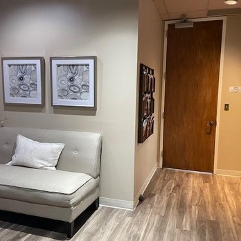 Eric T Hisaka ,MD - Reception Room is inviting, clean, attractive, minimally modern - Cosmetic Surgeons Near Me - Pleasanton, California Eric T Hisaka ,MD - Reception Room is inviting, clean, attractive, minimally modern - Cosmetic Surgeons Near Me - Pleasanton, California