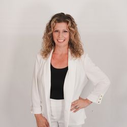 Kim Tomlinson - RE/MAX Signature