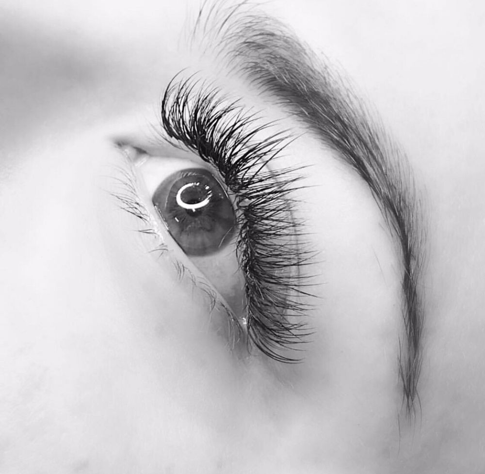 Lashtique Spa Logo