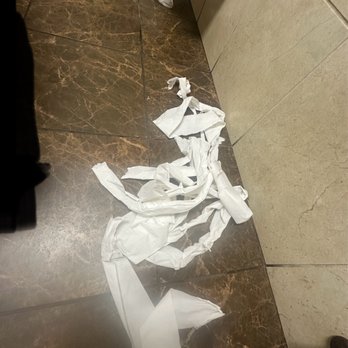 MAPCO - Disgusting Mapco bathroom near Vanderbilt hospitals - Gas Stations Near Me - Nashville, Tennessee