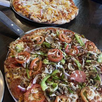 Pappo's Pizzeria and Pub - Kitchen sink on thin and Hawaiian on hand tossed - Pizza Near Me - Osage Beach, Missouri